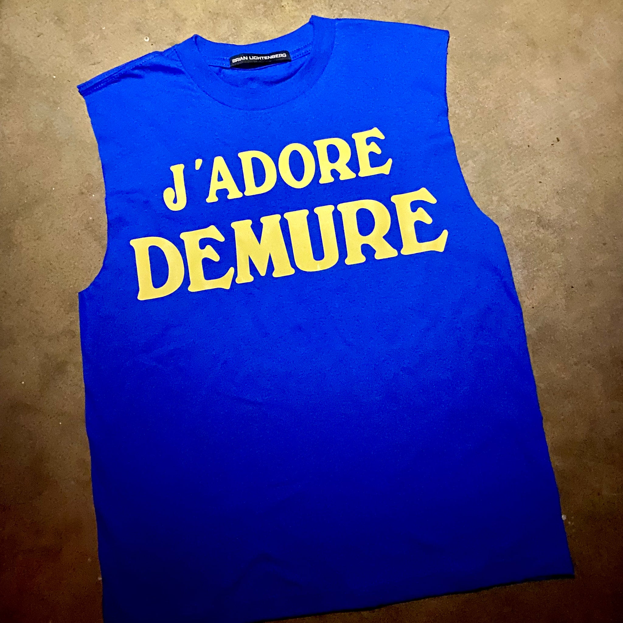 J'ADORE DEMURE MUSCLE TEE